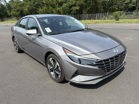 Used 2023 Hyundai Elantra Limited FWD image 17