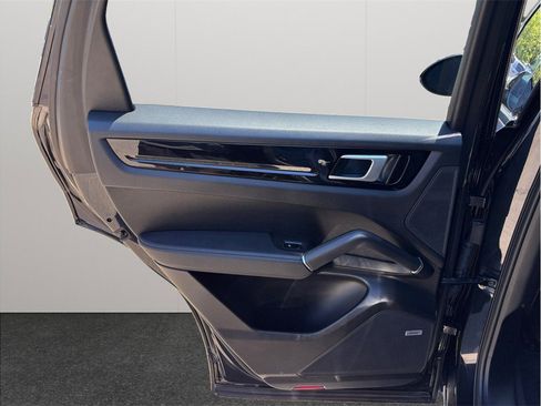 Used 2020 Porsche Cayenne image 43