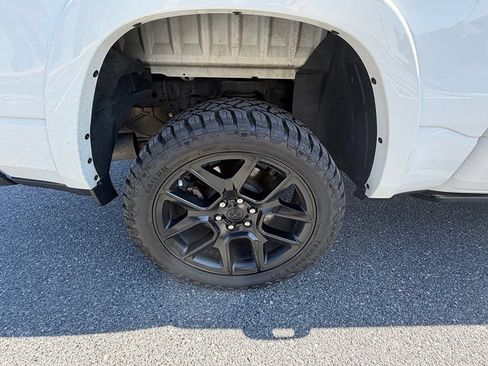Used 2022 RAM 1500 Laramie AWD/4WD image 18