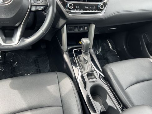 Used 2022 Toyota Corolla Cross XLE w/ Convenience Package AWD/4WD image 22