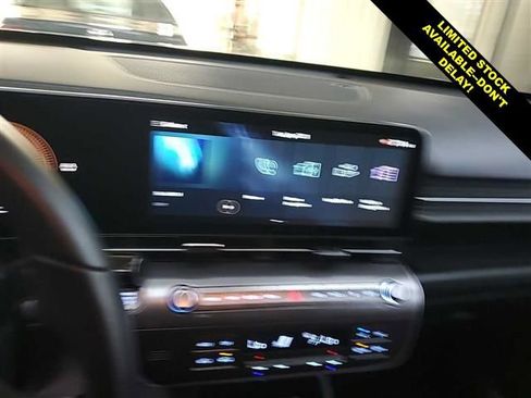 Used 2025 Hyundai Kona SEL AWD/4WD image 9