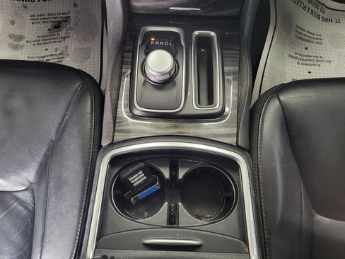 Used 2015 Chrysler 300 Limited w/ Driver Convenience Group image 13