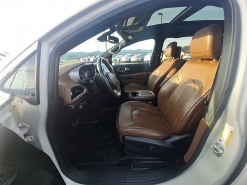 Used 2020 Chrysler Pacifica Limited w/ Advanced Safetytec Group image 9