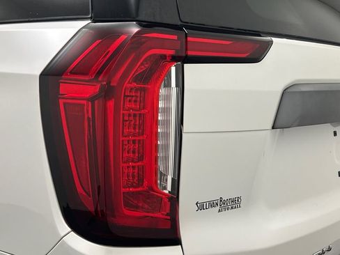 Used 2022 GMC Yukon XL AT4 AWD/4WD image 23
