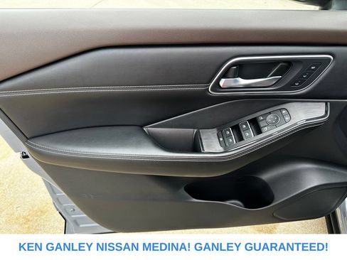 Used 2021 Nissan Rogue Platinum AWD/4WD image 37