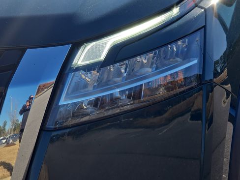 Used 2022 Nissan Pathfinder Platinum w/ Cargo Package image 29