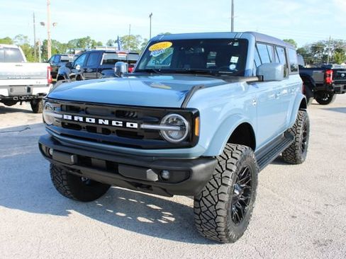Used 2025 Ford Bronco Outer Banks AWD/4WD image 3