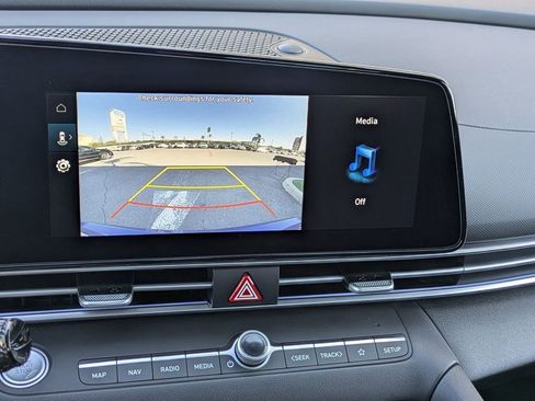 New 2025 Hyundai Elantra SEL image 23