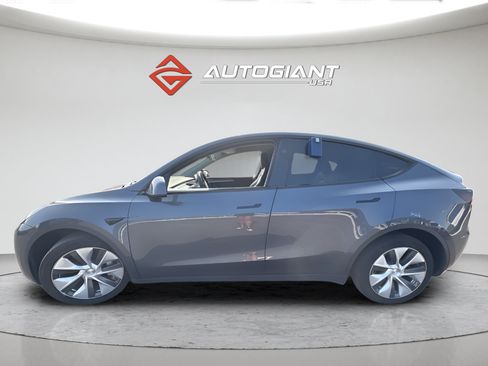 Used 2023 Tesla Model Y Long Range AWD/4WD image 3