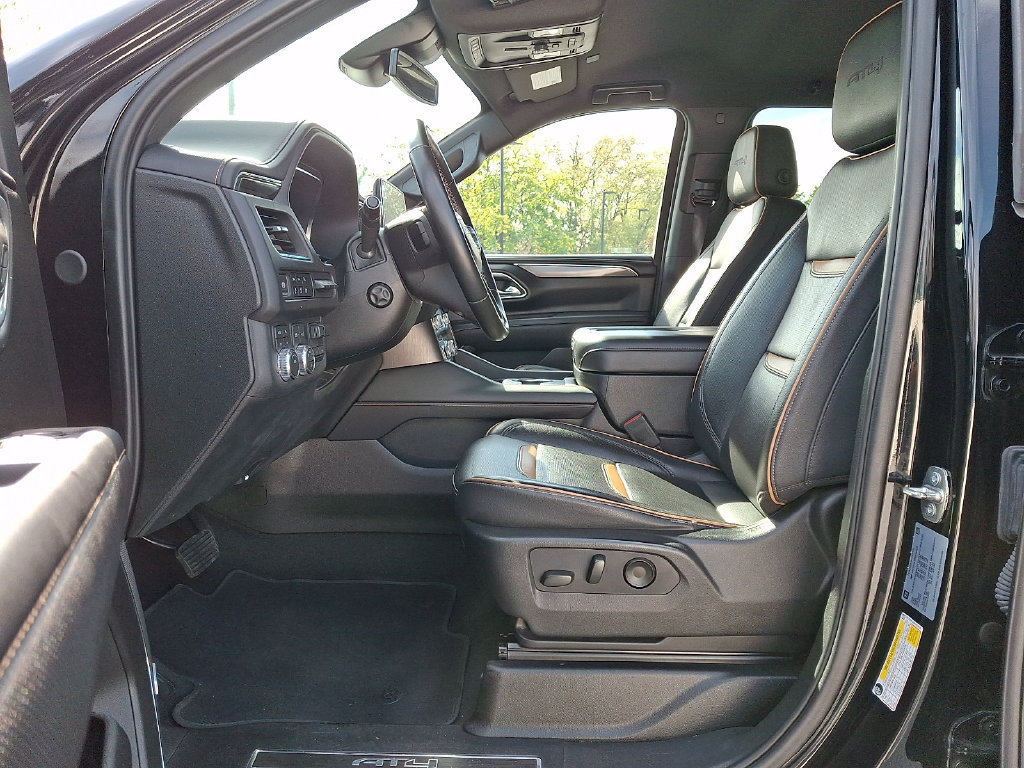 Used 2024 GMC Yukon XL AT4 w/ Technology Package AWD/4WD image 15