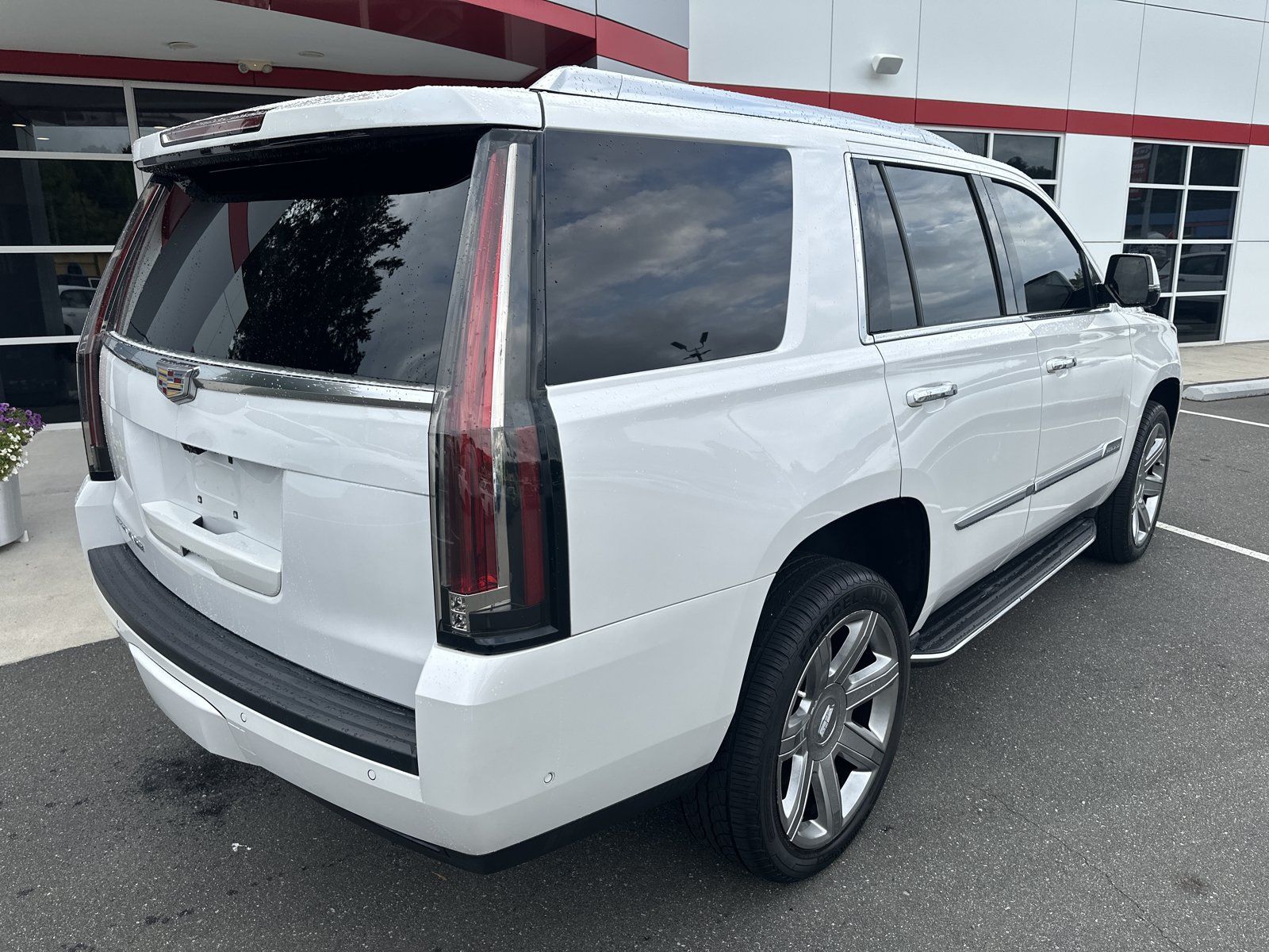 Used 2020 Cadillac Escalade Luxury AWD/4WD image 8