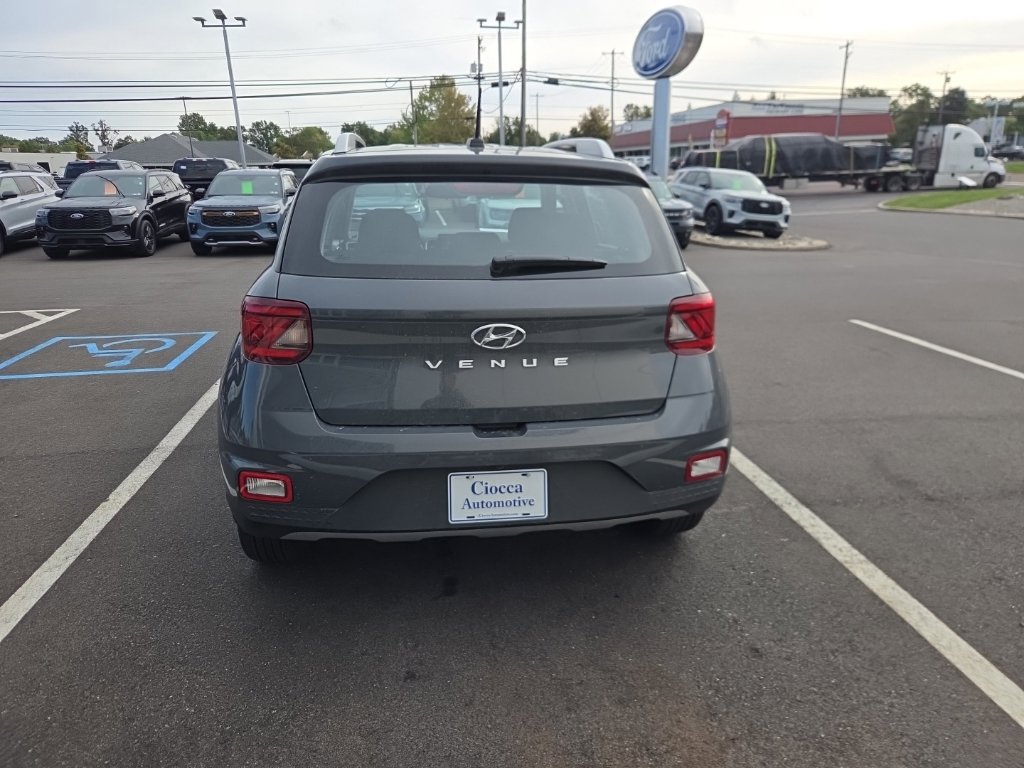 Used 2026 Hyundai Venue SEL FWD image 4