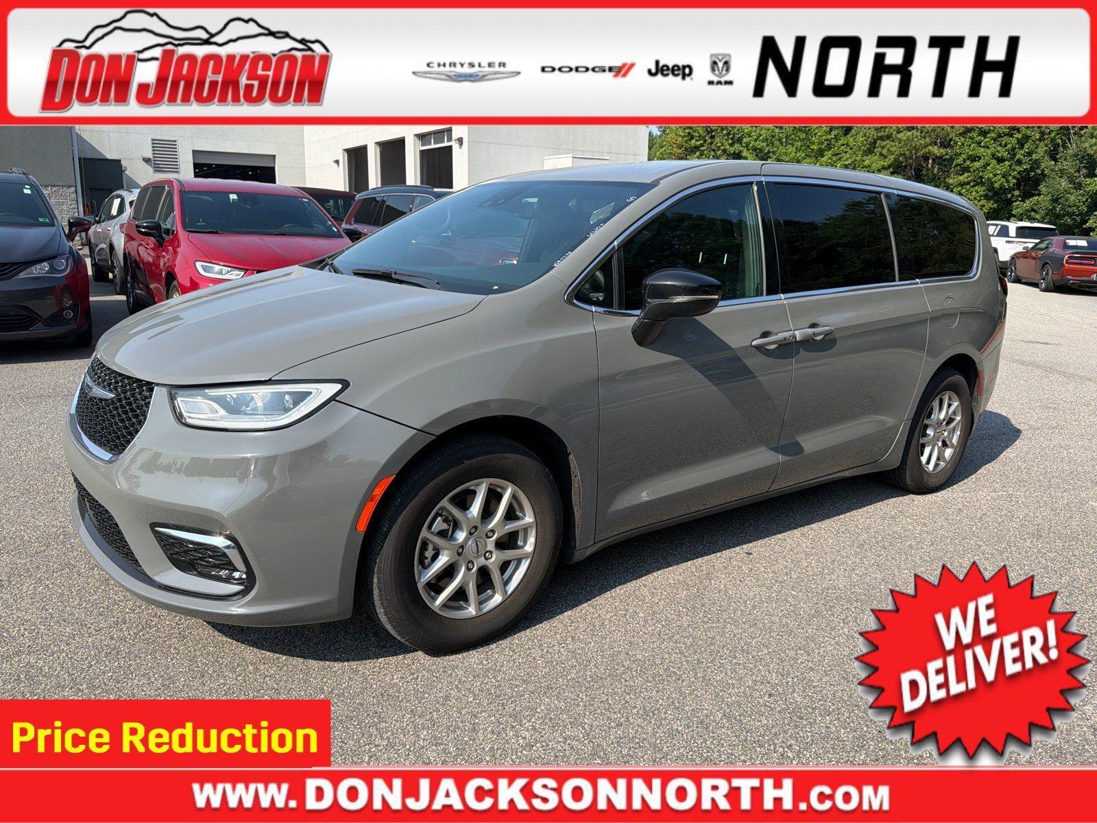 Used 2025 Chrysler Pacifica Select FWD image 1