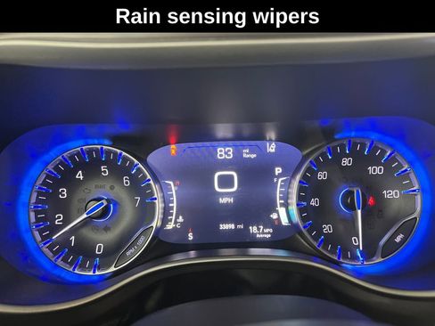 Used 2024 Chrysler Pacifica Touring-L image 21