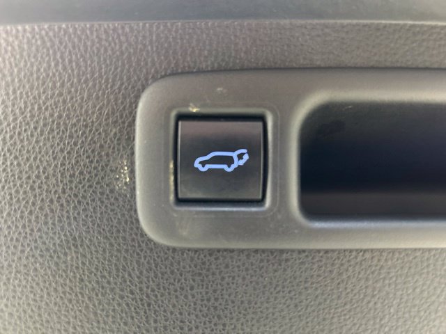 Used 2020 Toyota Highlander XLE AWD/4WD image 20