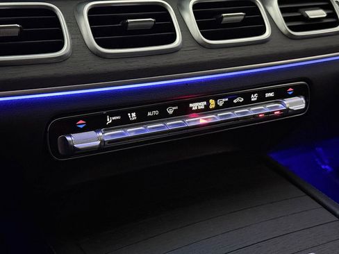 Used 2020 Mercedes-Benz GLS 450 4MATIC image 35