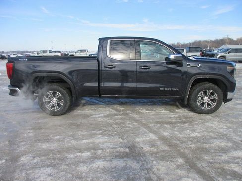 New 2026 GMC Sierra 1500 SLE image 3