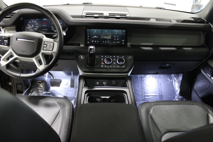Used 2021 Land Rover Defender 110 X-Dynamic SE AWD/4WD image 31
