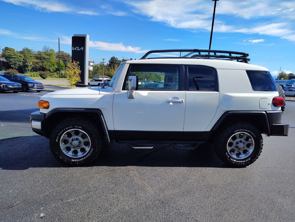 Used 2012 Toyota FJ Cruiser 4WD w/ Upgrade Pkg image 3
