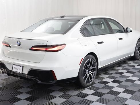 Certified 2025 BMW 750e xDrive 750e xDrive image 21