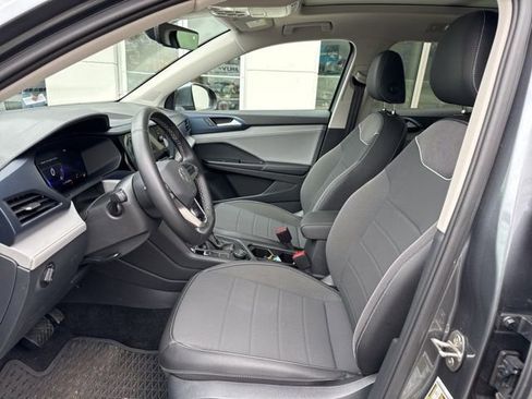 Used 2024 Volkswagen Taos SE image 7