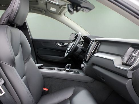 Certified 2025 Volvo XC60 B5 Core image 47