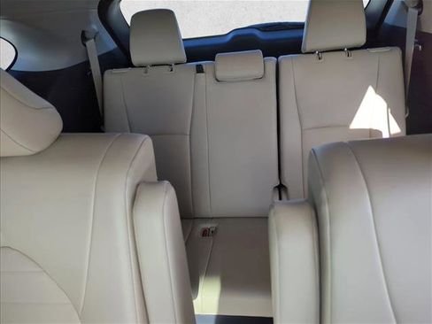 Used 2024 Toyota Highlander XLE image 25