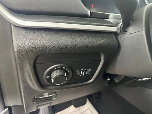 Used 2024 Jeep Grand Cherokee L Altitude AWD/4WD image 13