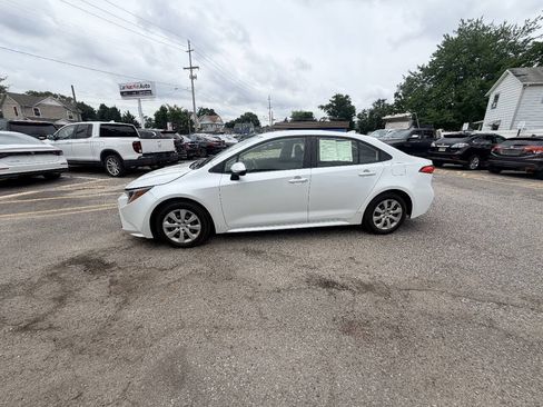 Used 2022 Toyota Corolla LE FWD image 23