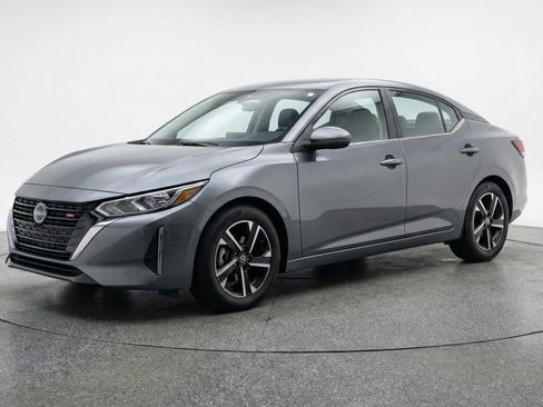 Used 2025 Nissan Sentra SV image 3