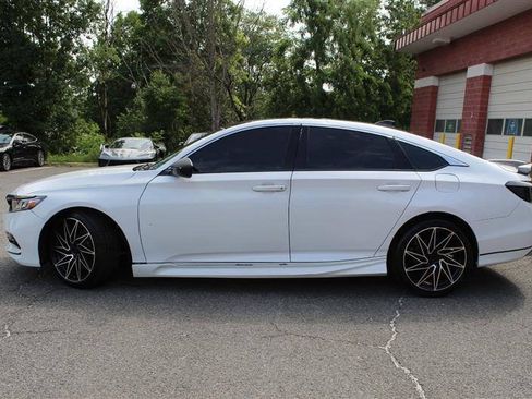 Used 2019 Honda Accord Sport image 2
