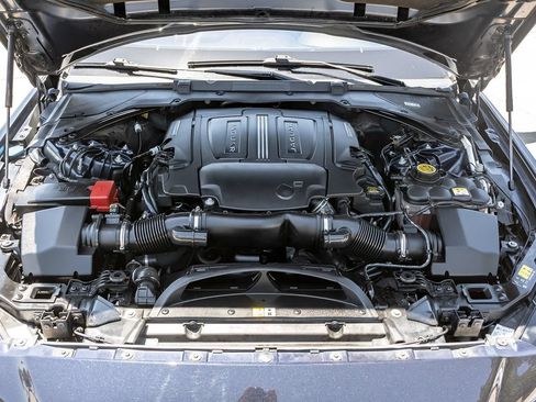 Used 2018 Jaguar XE S RWD image 13
