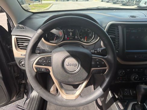 Used 2018 Jeep Cherokee Latitude image 28