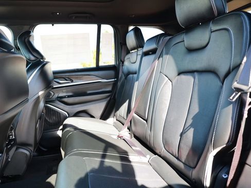 New 2025 Jeep Grand Cherokee Overland image 31