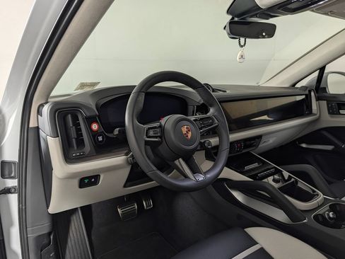 Used 2026 Porsche Cayenne E-Hybrid Coupe AWD/4WD image 3