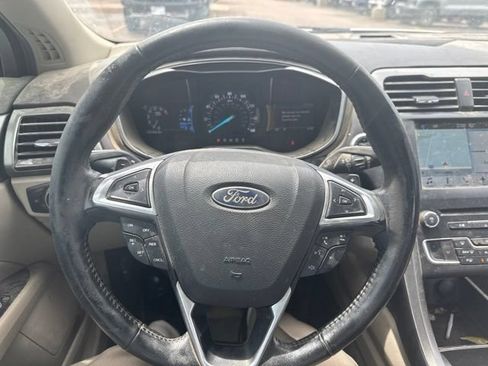 Used 2017 Ford Fusion SE w/ Fusion SE Technology Package AWD/4WD image 13