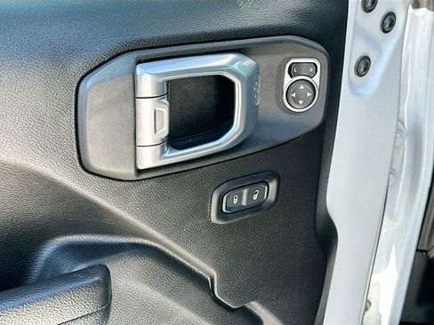 Used 2022 Jeep Wrangler Unlimited Sport image 17