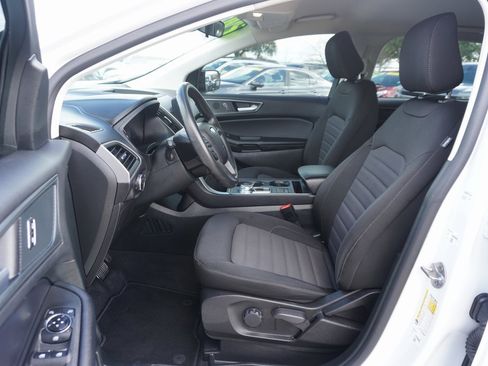 Certified 2024 Ford Edge SE w/ Black Appearance Package image 7