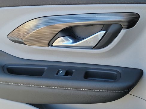 Used 2024 GMC Terrain SLT image 16