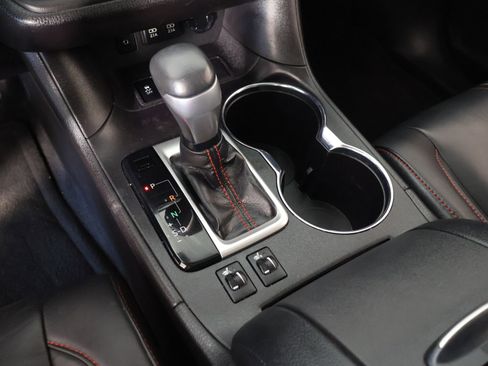 Used 2019 Toyota Highlander SE image 7