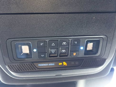 Used 2020 Ford Explorer XLT w/ Equipment Group 202A AWD/4WD image 17