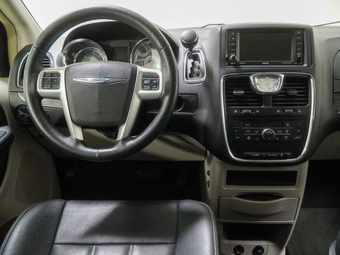 Used 2016 Chrysler Town & Country Touring w/ Driver Convenience Group FWD image 20