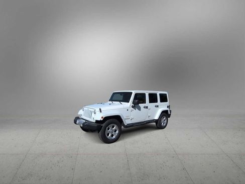 Used 2014 Jeep Wrangler Unlimited Sahara w/ Dual Top Group AWD/4WD image 4