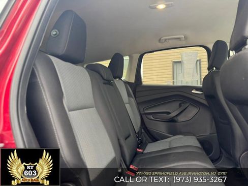 Used 2019 Ford Escape SE image 12