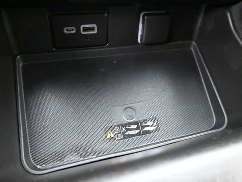 Used 2022 Chevrolet Suburban Z71 image 30