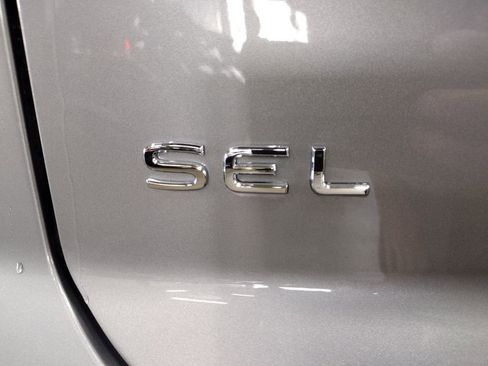 New 2026 Volkswagen Atlas Cross Sport SEL Premium R-Line image 18