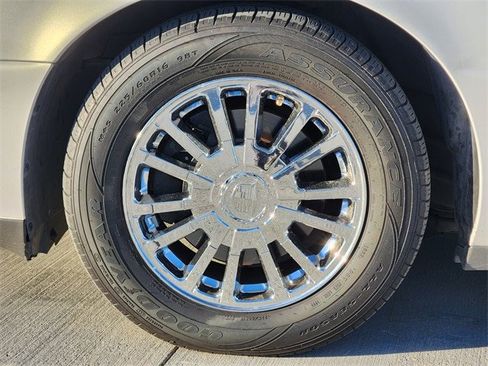 Used 2005 Cadillac De Ville DHS w/ Equipment Group image 7