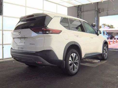 Used 2023 Nissan Rogue SV AWD/4WD image 5