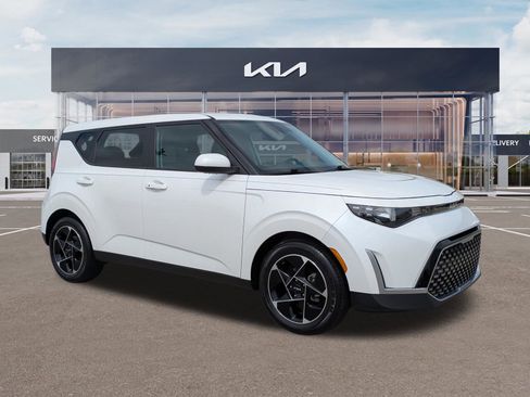 Certified 2024 Kia Soul EX image 1