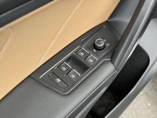 Used 2023 Volkswagen Tiguan SE w/ Panoramic Sunroof Package AWD/4WD image 18